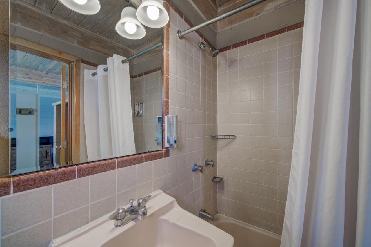 Sportsman's Motel 3*